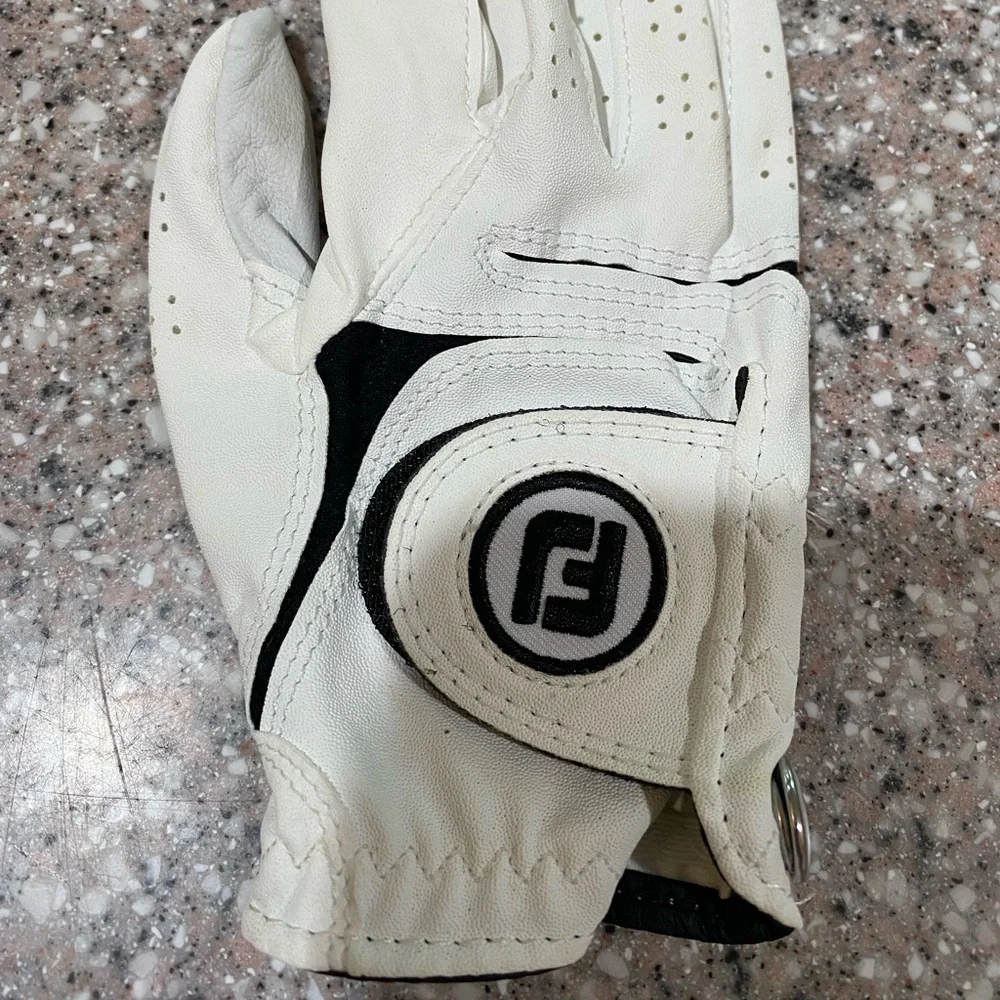 Footjoy Women’s Right Hand Golf Glove, Size Medium